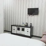 Urbanview Hotel Rifal Home Tegal