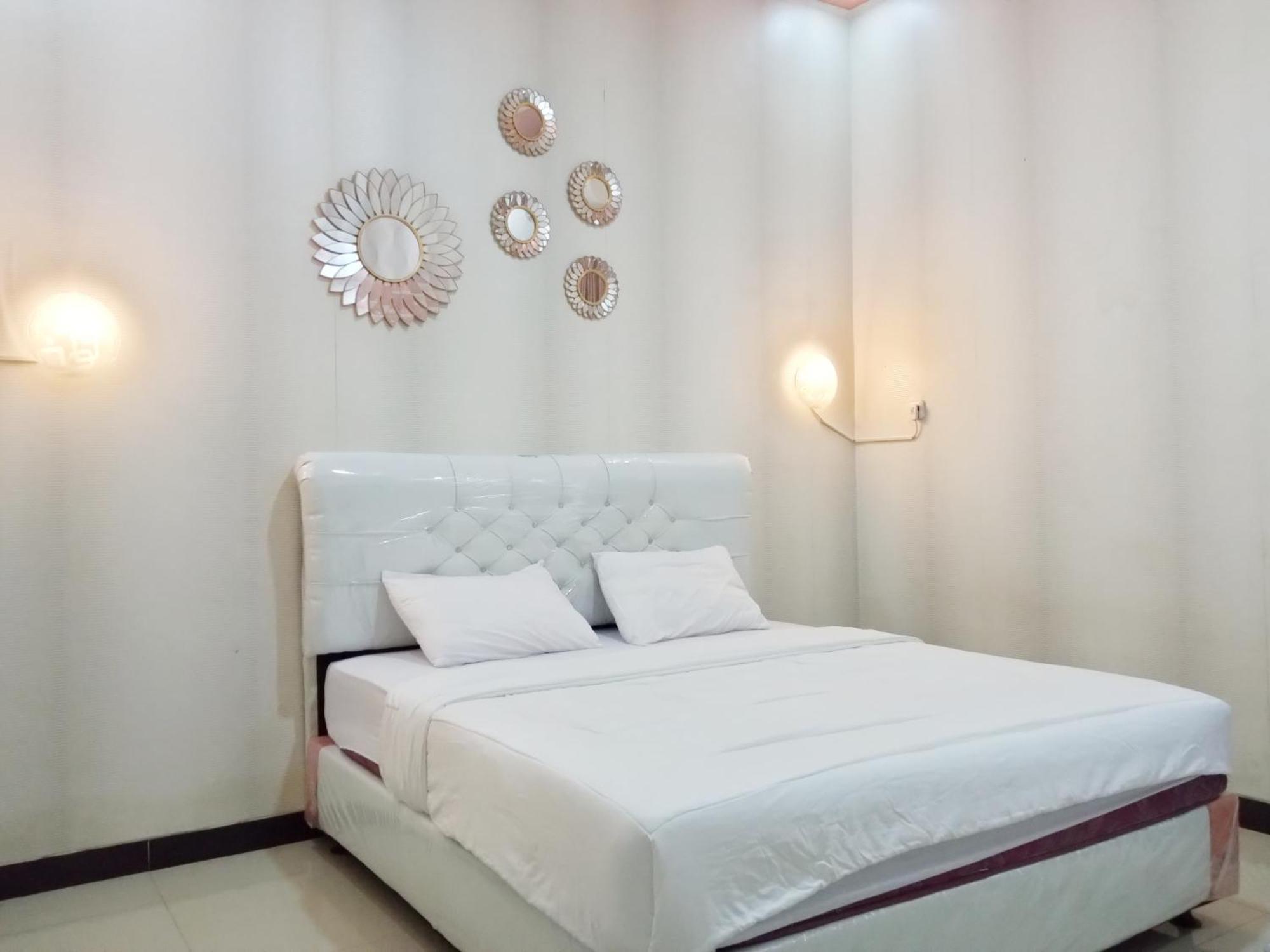 Urbanview Rifal 3* Tegal (Central Java)