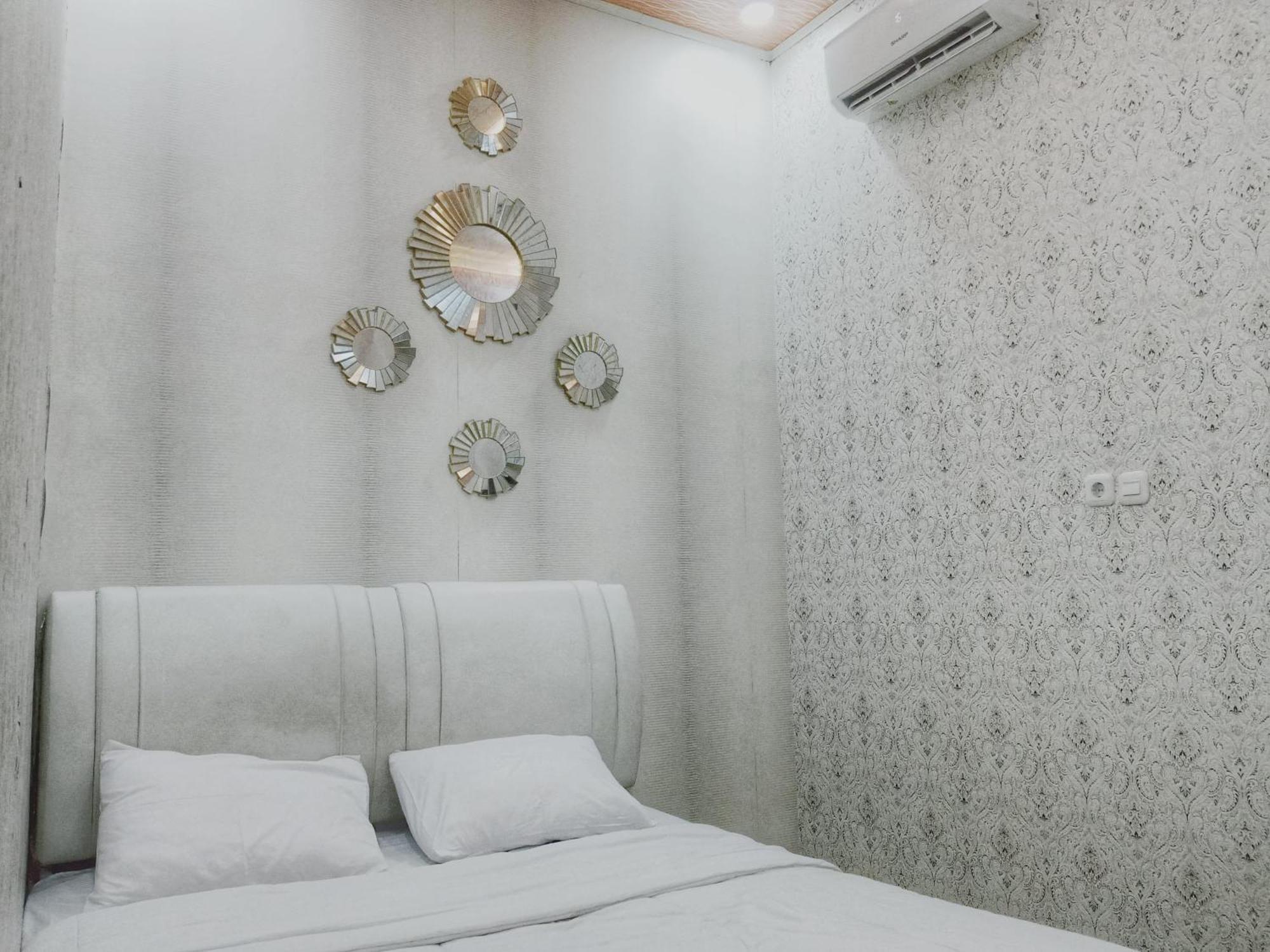 Urbanview Rifal Hotel 3*