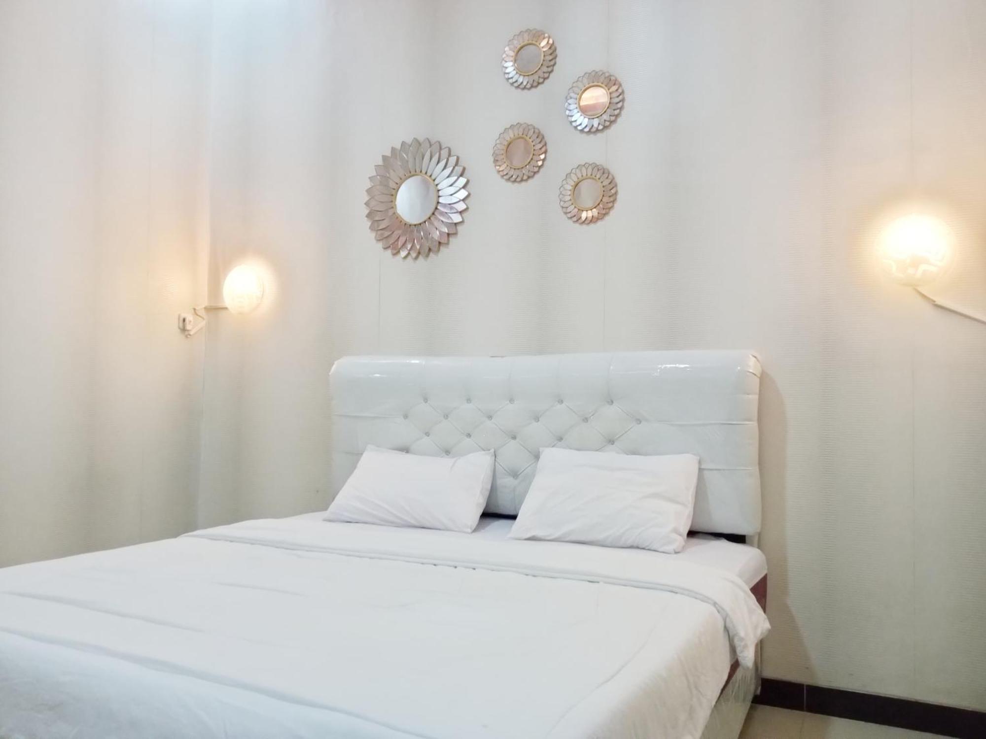 Urbanview Rifal 3* Tegal (Central Java)