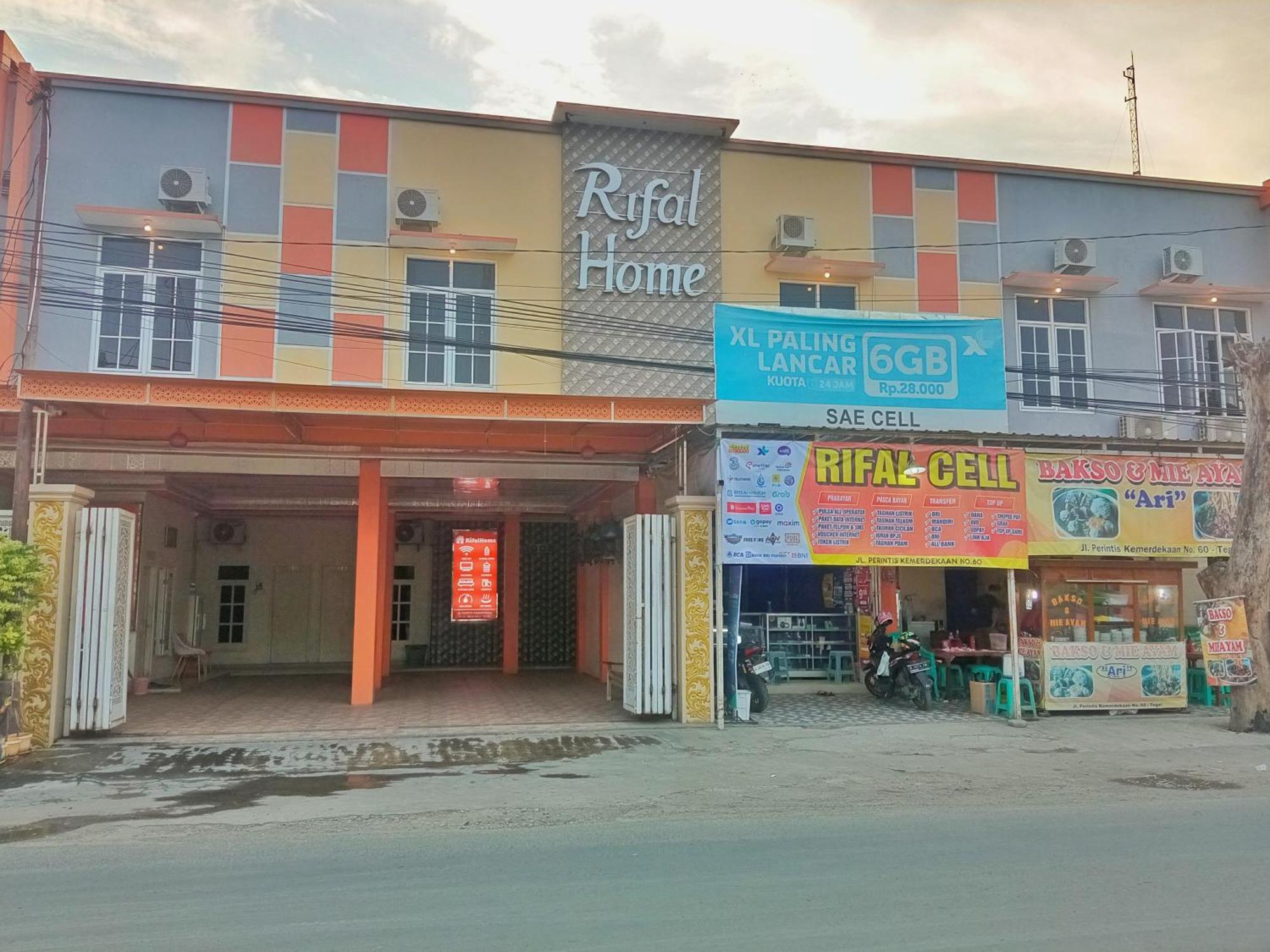 Urbanview Rifal 3* Tegal (Central Java)